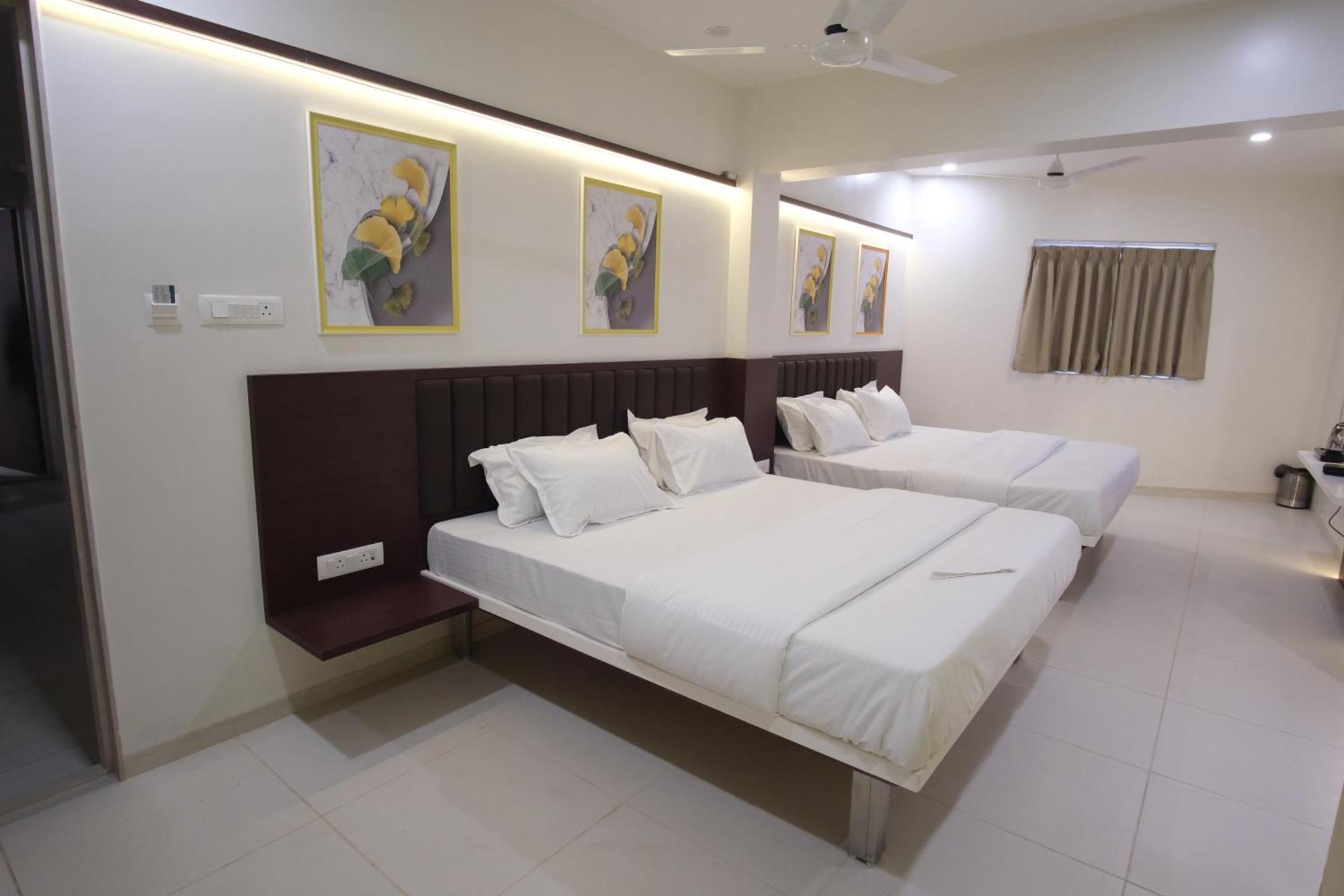 Hotel Haldi Nashik Luaran gambar