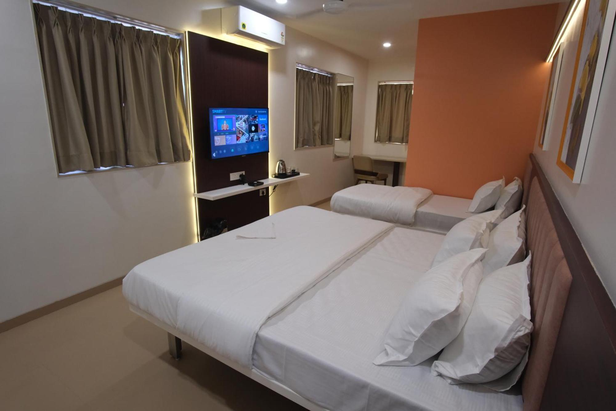 Hotel Haldi Nashik Luaran gambar