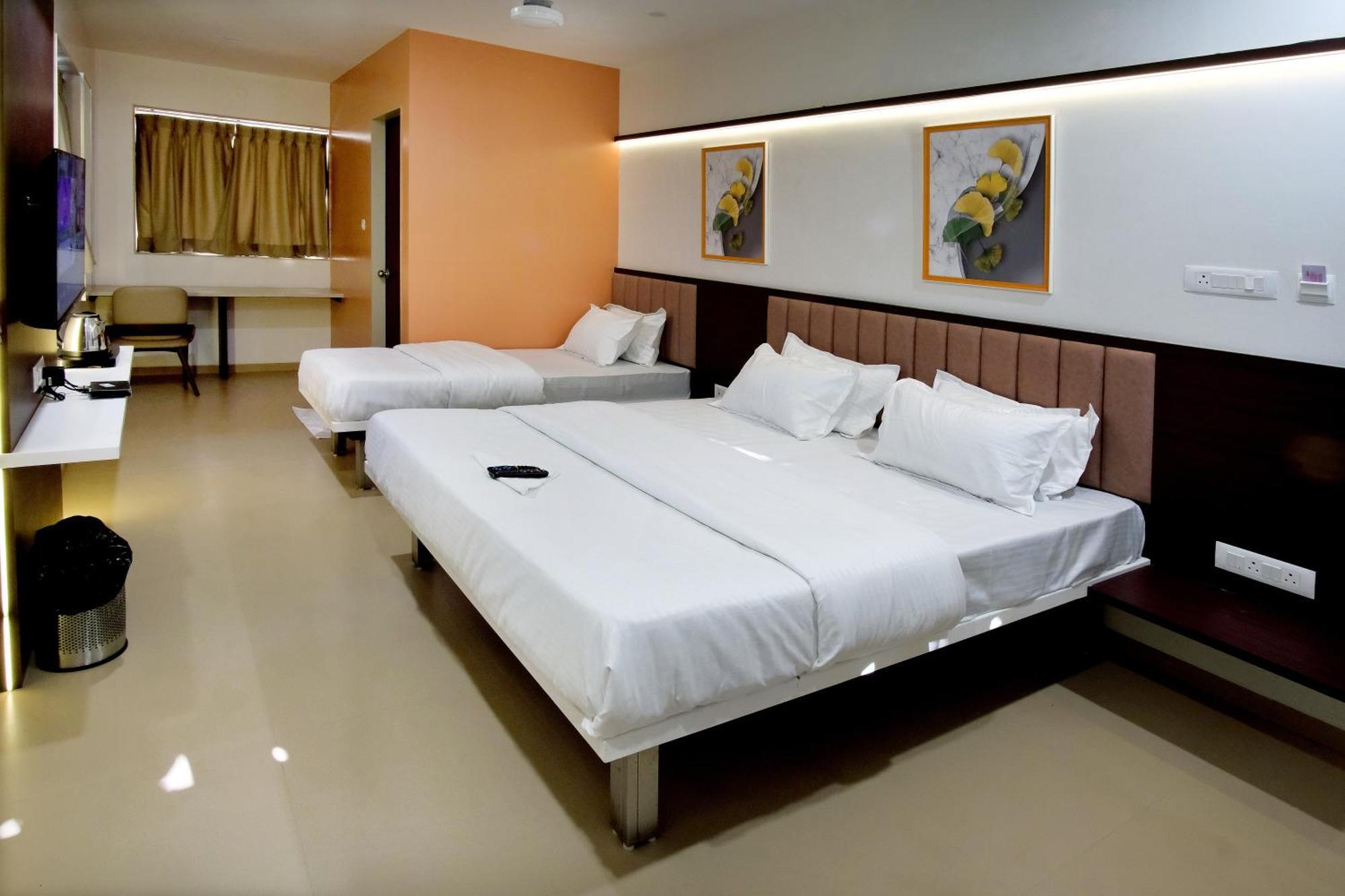 Hotel Haldi Nashik Luaran gambar