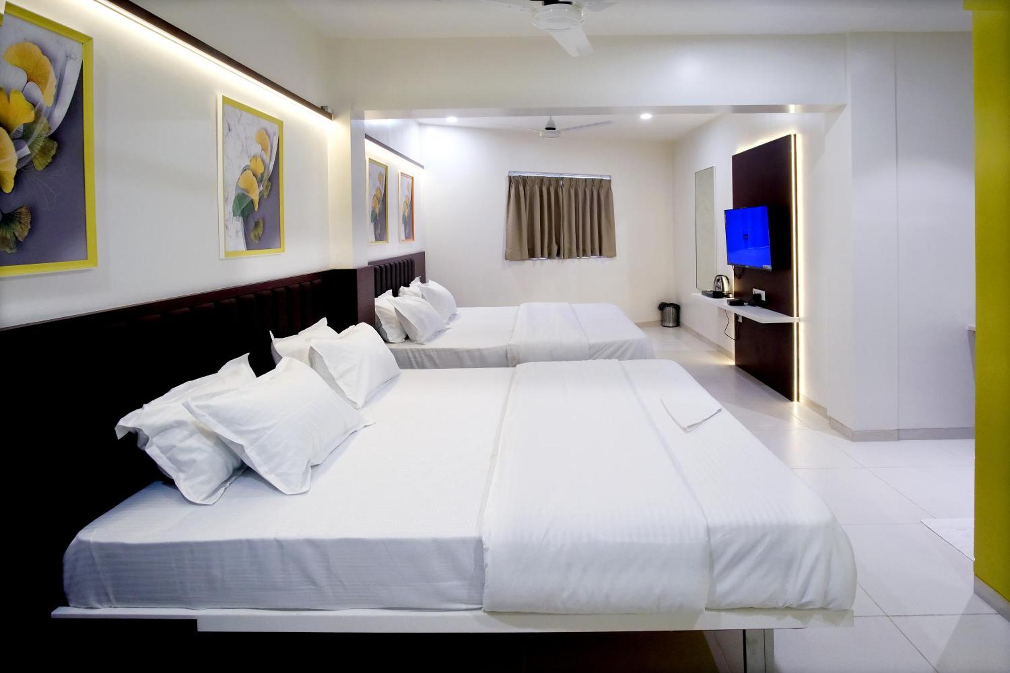 Hotel Haldi Nashik Luaran gambar