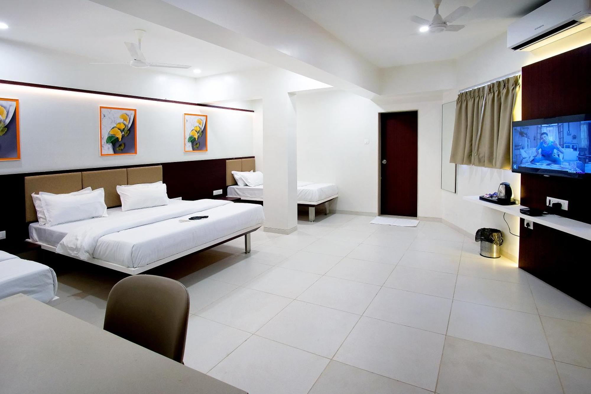 Hotel Haldi Nashik Luaran gambar